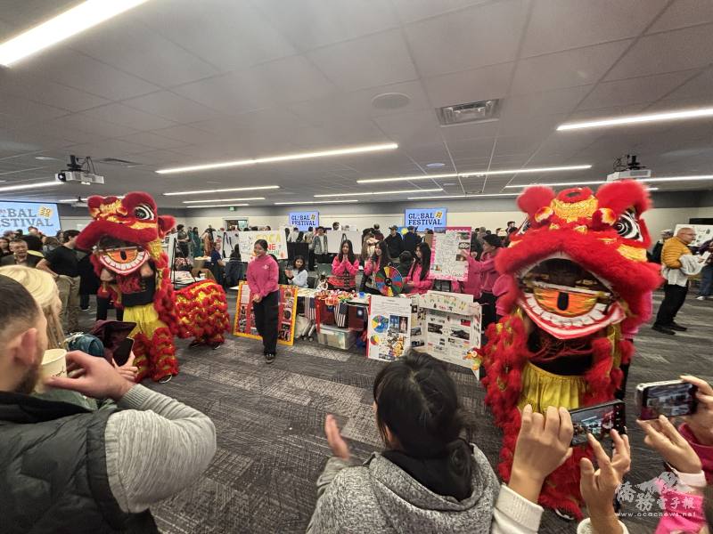 President Olivia Liao presents FASCA MI team and its mission to the audience