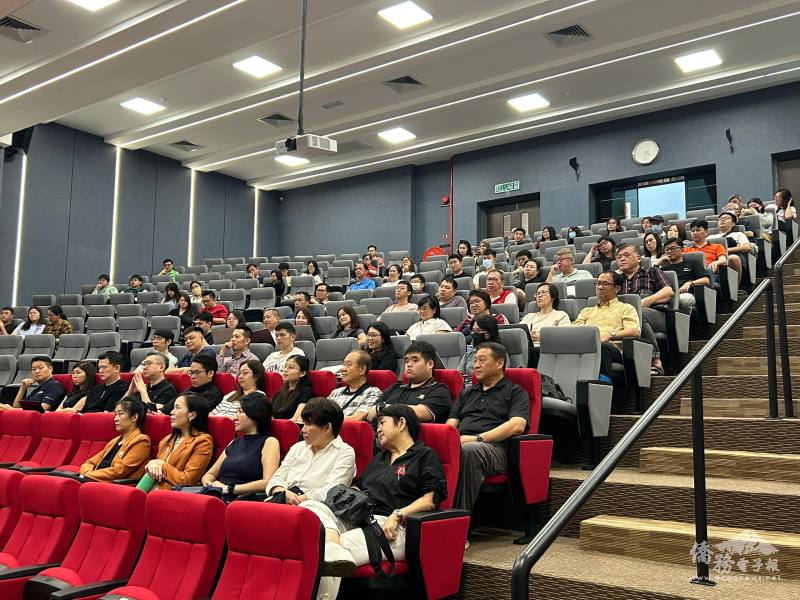 僑務委員會2025年新南向國家地區經貿專題巡迴講座，南方大學學院講座現場近200人出席