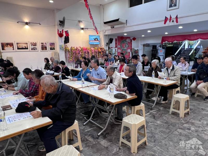 僑胞踴躍出席並提出相關疑問