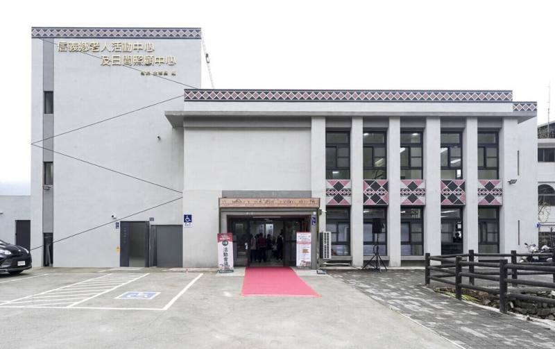 南投縣信義鄉老人活動中心及日間照顧中心11日正式啟用，空間包含老人會長青學院、社區整合型服務中心、輔具便利站。（南投縣政府提供）