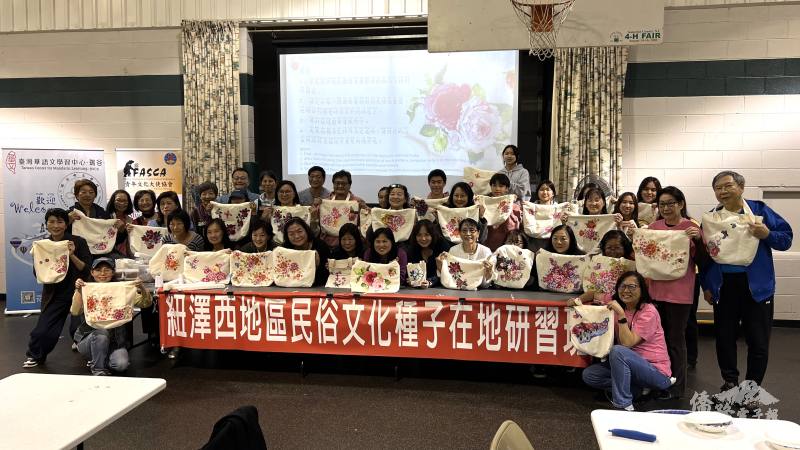 每一位參與者貼出一個個傳統又獨具風格、實用的包包