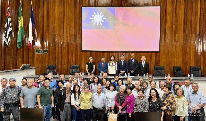 貴賓和出席臺灣鄉親大合照