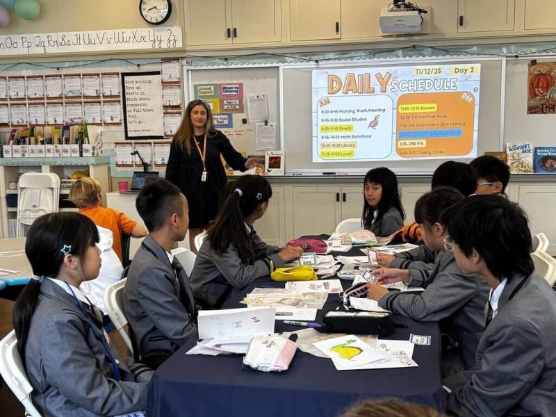 國立台北教育大學附設實驗國民小學的19名學生，赴美交流。他們到洛杉磯郊區的巴沙迪納（Pasadena）Polytechnic School，與當地小學生一起上課。（北師附小洛杉磯校友會提供）