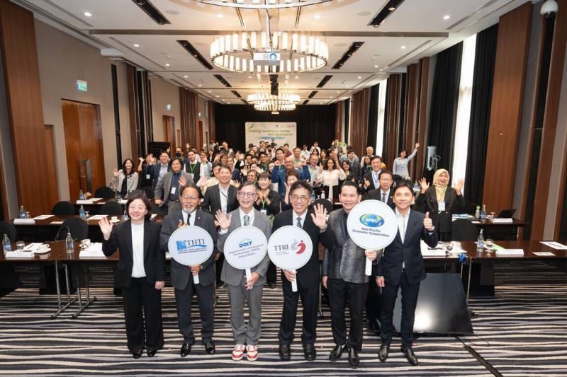 來自APEC七大經濟體的代表出席由台灣主辦的「APEC紡織智慧科技應用國際研討會」，逾百名與會者共同探討紡織供應鏈的新趨勢和新興技術、智慧技術解決方案等議題。（紡織產業綜合研究所提供）