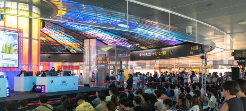 「全國電競青年錦標賽 × KAOHSIUNG ESPORTS SHOWDOWN」將在15、16日迎來最終戰，競賽項目「快打旋風」、「特戰英豪」決賽選手將齊聚高雄捷運美麗島站光之穹頂，爭奪總獎金。（高雄市青年局提供）