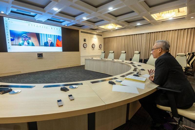 外交部政務次長吳志中接受捷克「布拉格國際廣播電台」（RPI）視訊專訪，強調以民主韌性與半導體實力深化台捷夥伴關係、維護區域穩定。