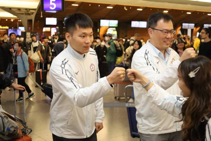 運動部李洋部長為2025年東京第25屆達福林匹克運動會選手送機，鼓勵選手勇敢迎戰，突破自我。
