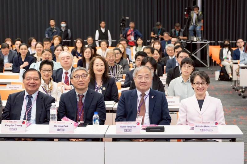 副總統出席「2025年台灣乳房腫瘤手術暨重建醫學會年會」暨「第9屆國際乳癌整形重建手術研討會」雙聯會