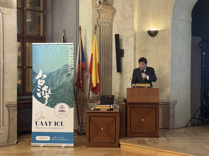 駐捷克代表陳立國13日在捷克最高學府查理大學發表演講，提到捷克是他夢想的派駐地，捷克民眾的價值與台灣相近，雙方可在共同理念下強化夥伴關係。