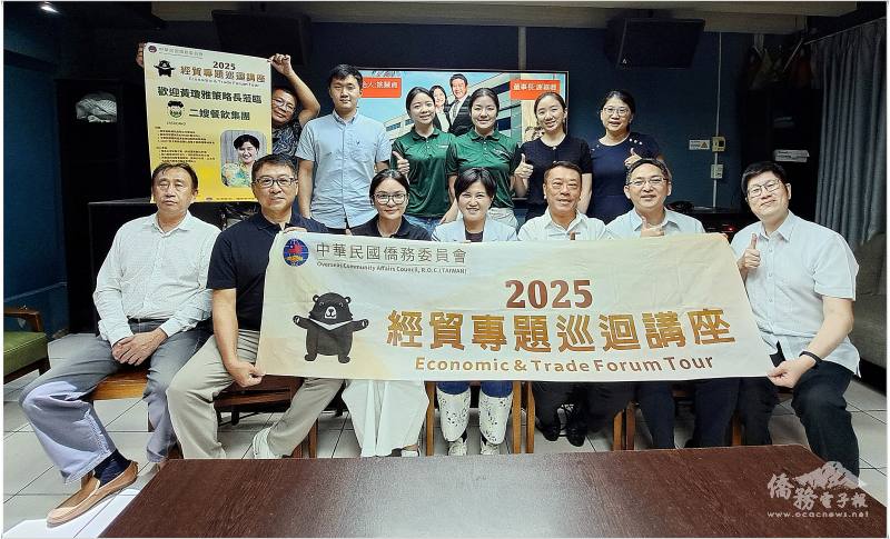 講師黃瓊雅參訪二嫂企業全體人員合影留念