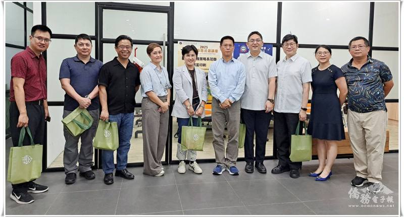 僑委會「2025年新南向國家地區經貿專題巡迴講座」講師黃瓊雅參訪國富印刷