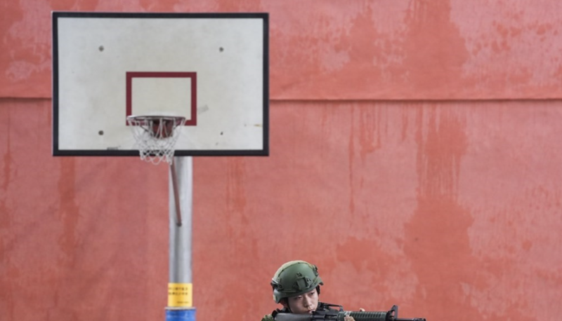 國軍單兵戰鬥基本教練中，例如「請鄰兵以火力掩護我」等報告詞為役男集體回憶，但隨作戰環境改變，單戰內容規劃將於明年更新，部分報告詞將走入歷史。（示意圖／中央社檔案照片）