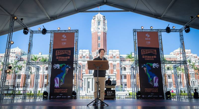 總統熱烈歡迎所有街舞舞者參與今年總統盃街舞大賽，祝福賽事精彩圓滿
