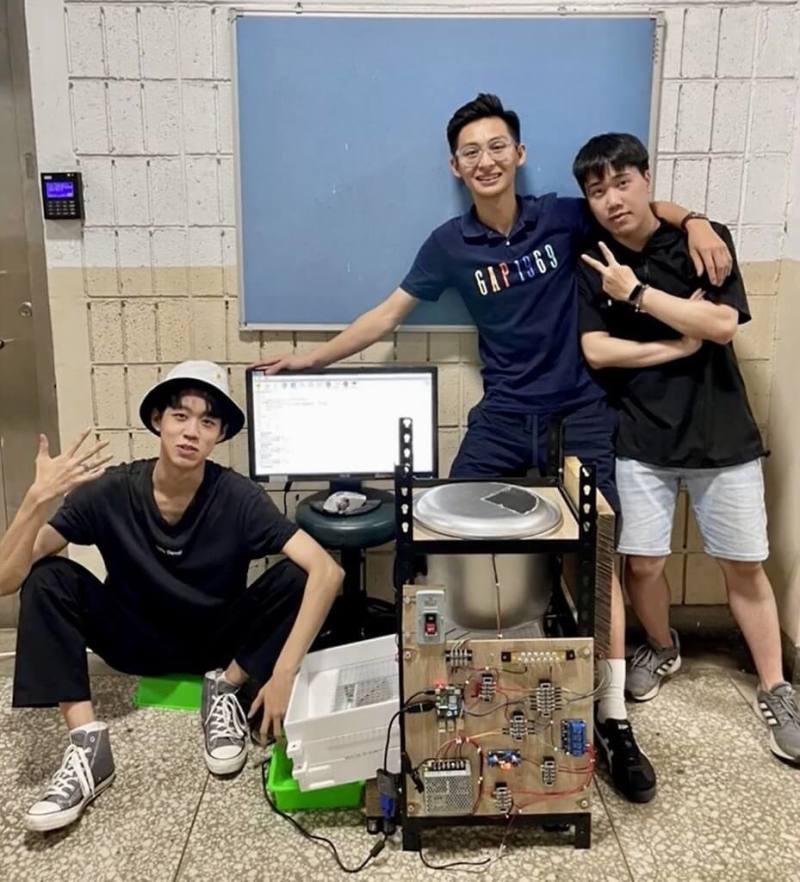 台北科技大學團隊打造「黑水虻智慧循環養殖系統」，結合AI與自動化控制，將廚餘與畜禽糞便轉化為可製成家禽、魚類的飼料，避免哺乳類間的病毒傳播。（北科大提供）