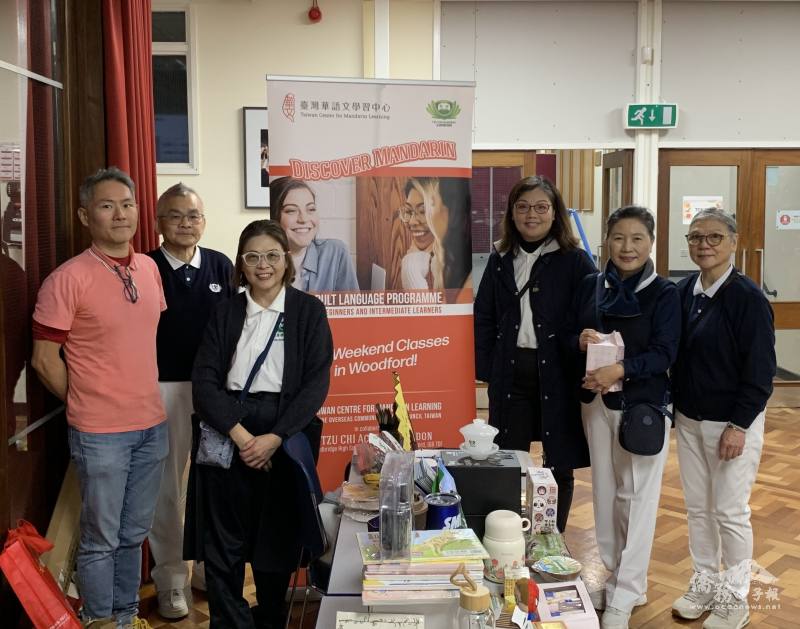 慈濟英國聯絡處負責人朱建隆、行政秘書彭以臻、倫敦慈濟人文中文學校校長兼TCML負責人呂佳樺、副校長張靜怡，以及多位教師與志工一同出席 Parmiter’s  中學的聖誕活動