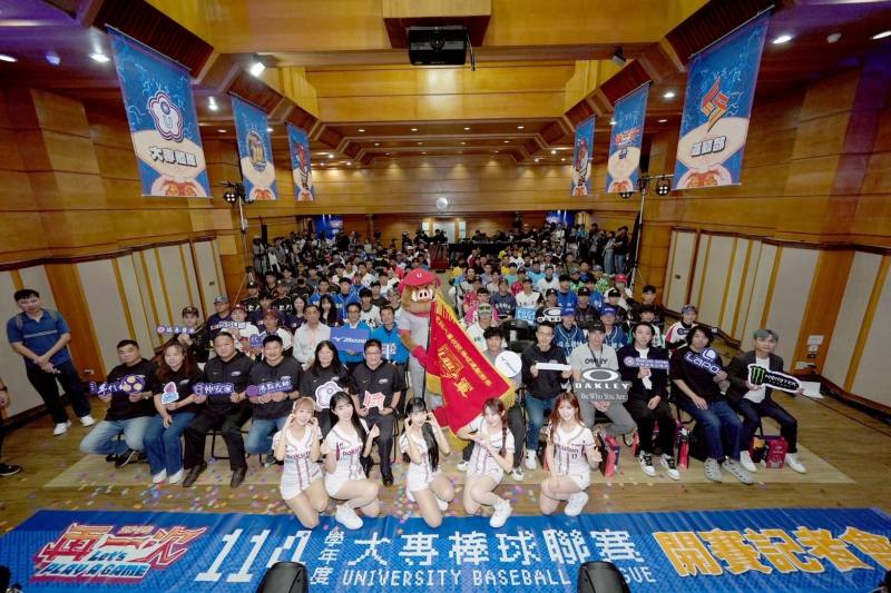 114學年度大專棒球聯賽（UBL）開賽記者會全體合影。