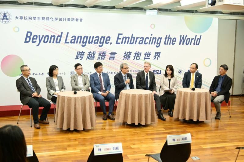 教育部鄭英耀部長致詞