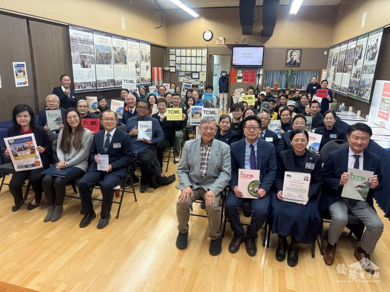 出席成人華語招生推廣說明茶會暨華語文書寫比賽頒獎典禮的貴賓、獲獎者及家長