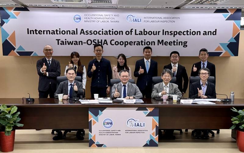 職安署出席人員合影