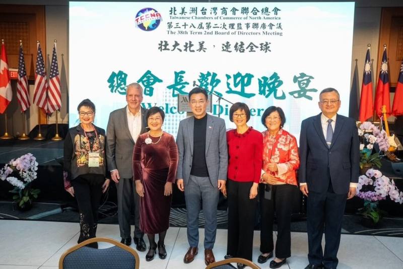 立法院副院長江啟臣16日率團出訪美國及巴拉圭，首站抵達美國於舊金山轉機，晚間抵達底特律，出席「北美洲台灣商會聯合總會總會長歡迎晚宴」。（立法院提供）