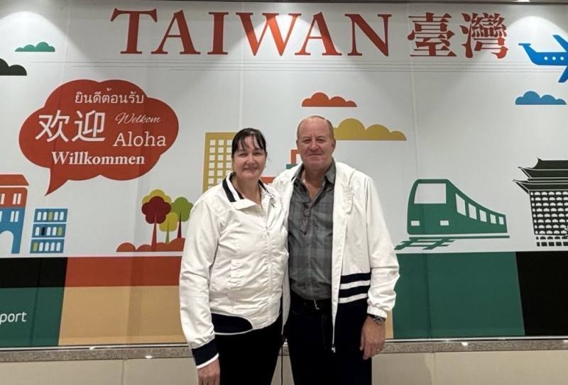 巴拉圭伊泰布省省長貝雷拉（Javier Pereira，右）夫婦應邀訪台