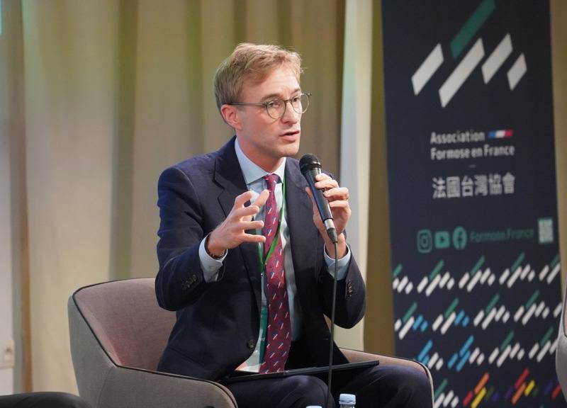 Luke de Pulford, co-founder of the Inter-Parliamentary Alliance on China (IPAC), speaks on Saturday during the annual assembly of the European Federation of Taiwanese Associations in Paris. CNA photo Nov. 16, 2025