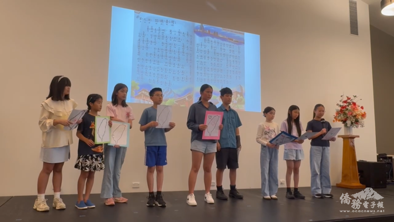 學生朗讀學華語向前走課文介紹臺灣