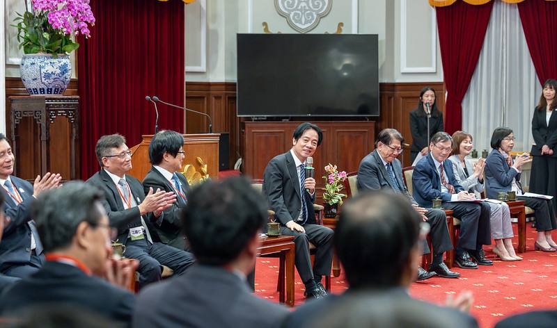 賴清德總統19日下午接見「社團法人中華民國牙醫師公會全國聯合會」第15屆理事長、全體理監事、會務顧問暨各縣市公會理事長等重要代表