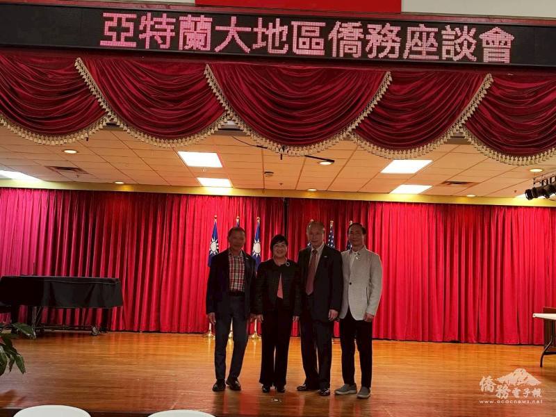 徐佳青為僑務委員配戴TEAM TAIWAN胸章