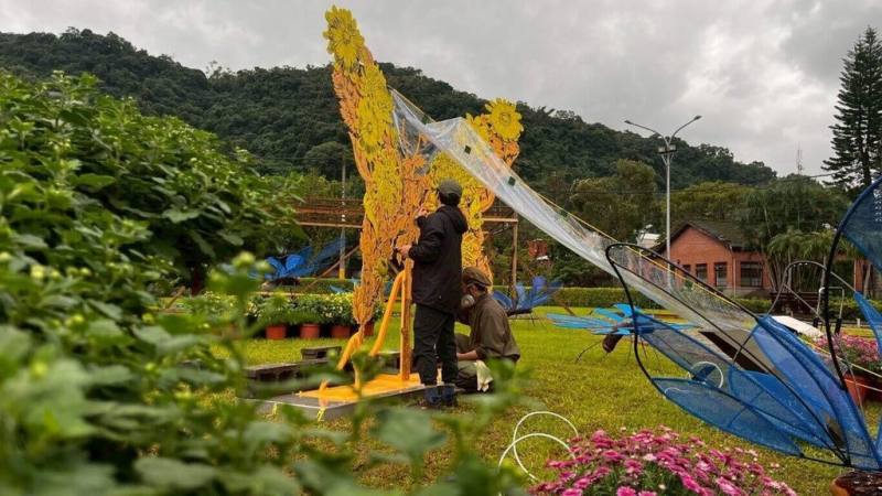 台北市公園處20日表示，士林官邸菊展將在28日登場，此次以「藝菊圓夢」為主題，打造結合花藝美學與城市故事的15大主題展區。（台北市公園處提供）