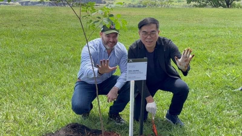 臺巴兩國環境部長植樹儀式