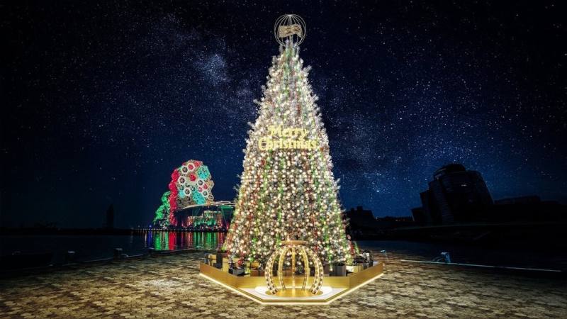 距離耶誕節剩下1個多月，高雄流行音樂中心20日宣布要推出17公尺高的耶誕樹，透過3分鐘的聲光編曲來營造港灣耶誕樂園意象，12月5日起將點亮港灣。（高流提供）