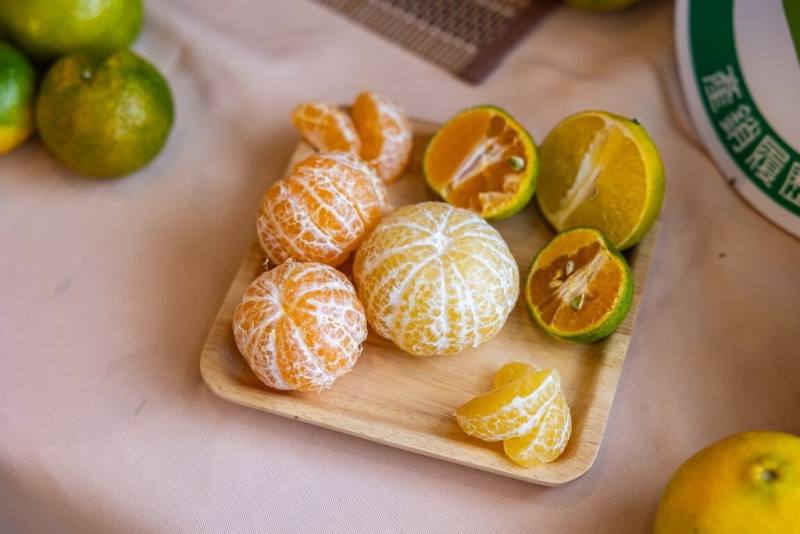 中寮鄉是南投縣重要柑橘產區，產季約11月至隔年1月，種類達27種，南投縣政府與全家便利商店合作，將中寮柑橘導入販售，依產期輪番上陣，（南投縣政府提供）