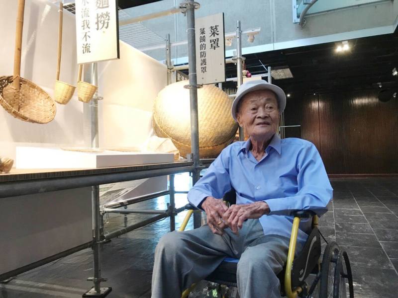 台南市政府20日公布今年歷史名人名單，共有5人入選。圖為入選者之一的技術類「人間國寶」許漢珍。表示每一位歷史名人都是台南最寶貴文化地標，「他們的故事，就是台南的故事」。（台南市政府提供）