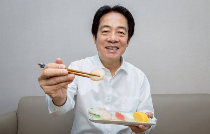 總統賴清德20日透過社群平台發文表示「今天的午餐是壽司還有味噌湯」，他並標註「有來自鹿兒島的鰤魚和北海道的帆立貝」。（總統府提供）