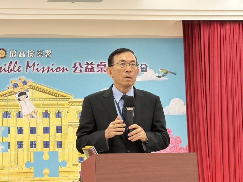 最高檢察署20日舉辦「2026神探Impossible Mission公益桌曆開賣記者會」，檢察總長邢泰釗（圖）出席表示，神探桌曆就是一本破案的法學方法論，這是本土司法美學的經典之作，值得收藏。