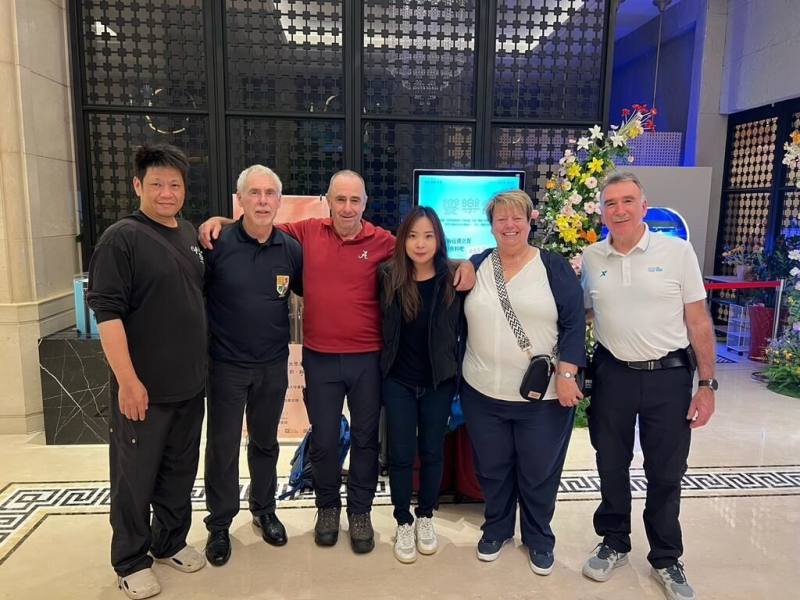 世界拔河總會派英國籍的副會長迪爾（Pete Dyer）（右1）來台，針對辦理比賽細節提出建言，中華拔河運動協會強調，世錦賽絕對會依照國際規範最高規格辦理。（中華拔河運動協會提供）