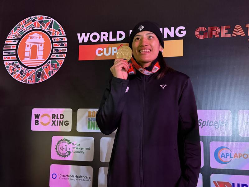 Taiwanese boxer Chen Nien-chin celebrates her gold medal at the 2025 World Boxing Cup finals in India on Thursday. CNA photo Nov. 20, 2025