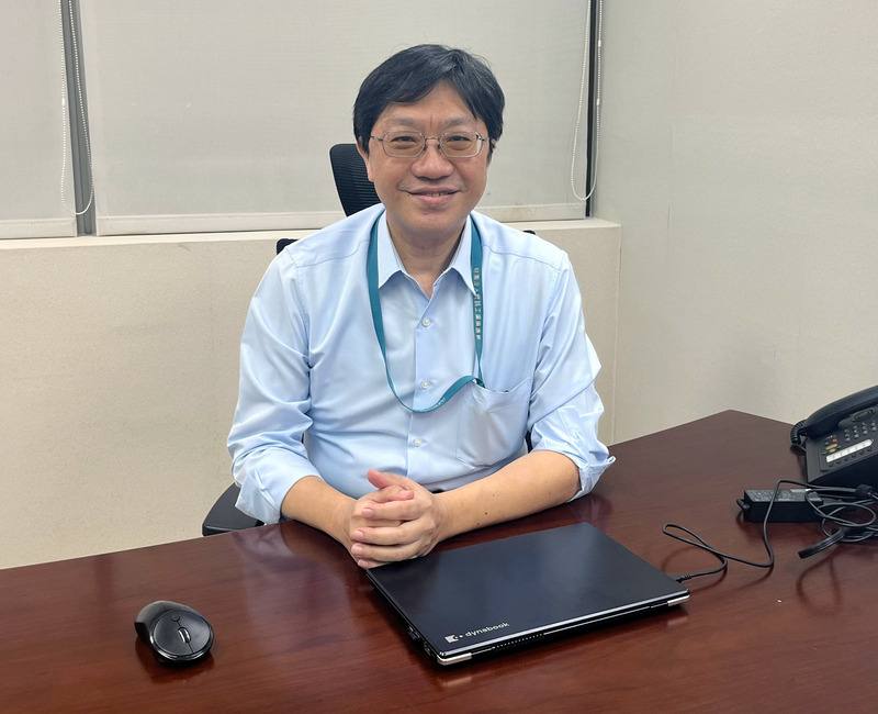 芳興科技與資策會資安所等單位共同開發星韌通訊，透過低軌衛星支援與資安防護，即使基地台癱瘓，也能維持通訊不中斷。資策會資安所技術總監張文村說，「資安防護沒有結束的一天」，星韌通訊方案將隨攻擊手法演變持續升級