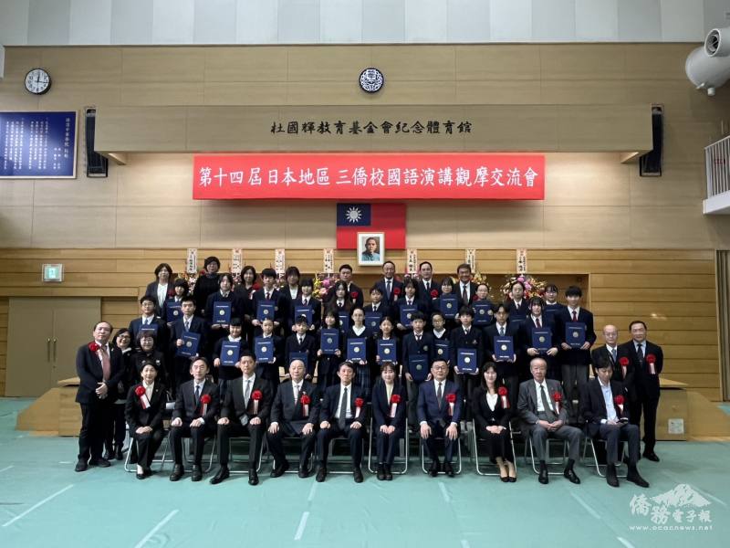 參加學生與三校校長及老師及貴賓合影