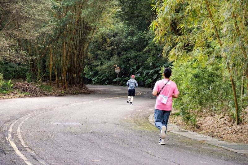 台北市立動物園舉辦「111週年『生生不息』公益生態Zoo跑」活動，透過推廣路跑，讓跑者從園區環境認識動物園，親身體驗野生動物在野外生存所付出努力。（台北市立動物園提供）