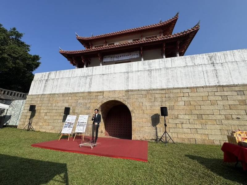 建於清領時期的國定古蹟台灣府城大南門（如圖）、大東門，距上次整修已半世紀，如今出現滲漏、開裂及鏽蝕，修復工程22日動土開工。（台南市政府提供）