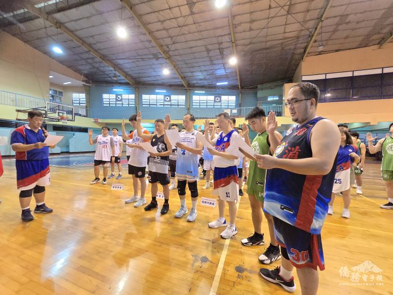 大會主席黃仲廷為運動員監誓