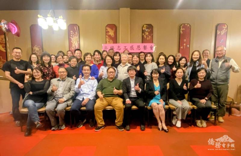 主任蔡季穎（第1排右4）、副主任陳怡珍（第1排右2）、僑務委員徐曙明（第1排右3）、邱垂洸（第1排右5）、林俊光（第1排左3）與全體合影