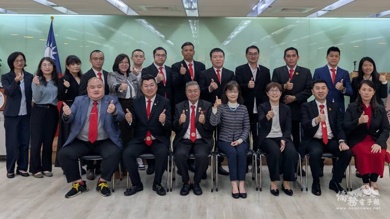 拜會全體與會人員合影