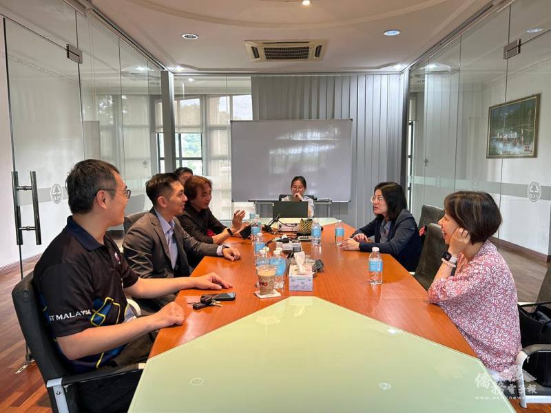 李姸慧拜訪臺商林浩文經營富佳木業股份有限公司