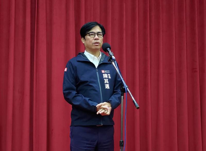 韓國女團TWICE在高雄國家體育場開唱，高雄市長陳其邁（圖）24日表示，22、23日共18萬歌迷到高雄，為高雄創造超過新台幣5億元觀光產值