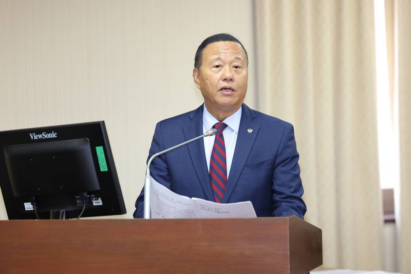 國防部軍政副部長柏鴻輝（圖）24日赴立法院內政委員會，列席報告有關「普發新版台灣安全指引如何提升全民安全意識之政策效益評估」並備質詢