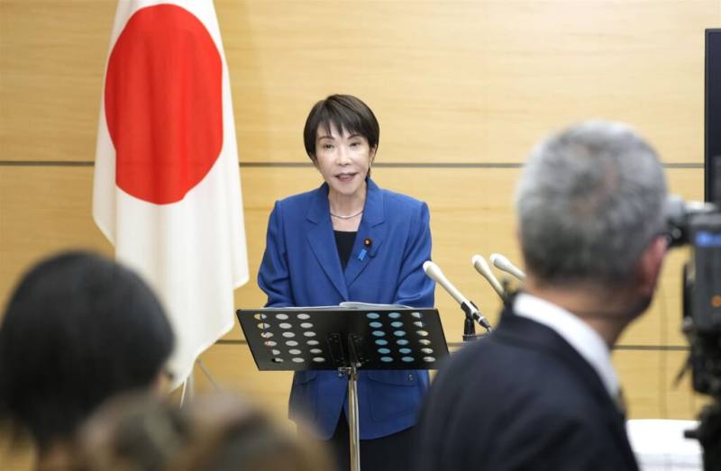 日本首相高市早苗（中）。（共同社）