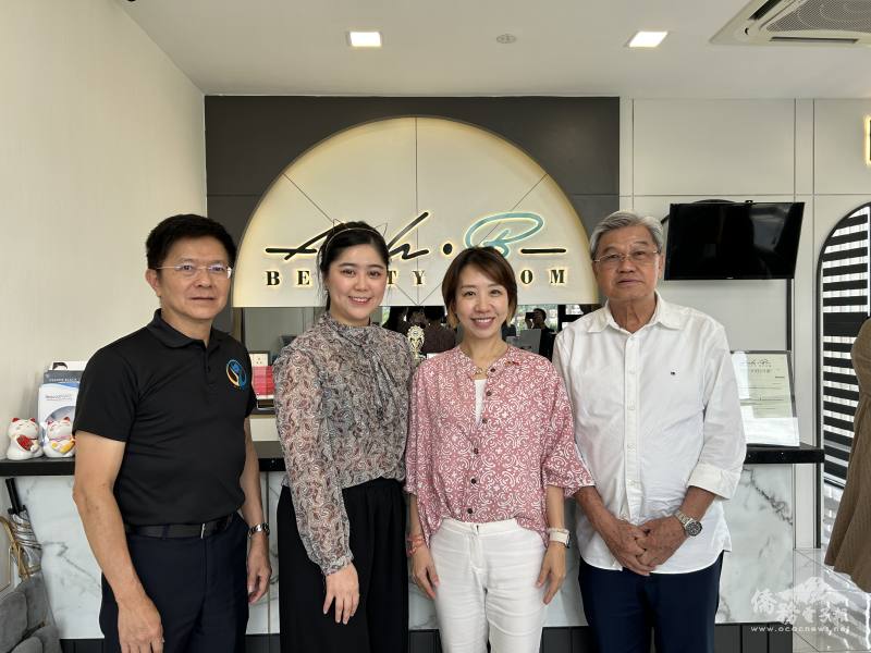 李姸慧拜訪靜宜大學海青班校友黃蔚蘋經營的Ash B Beauty Room